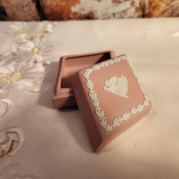 Rare Wedgwood Pink Jasperware Trinket Box “The Muses” Diamond Shape 3.75”
